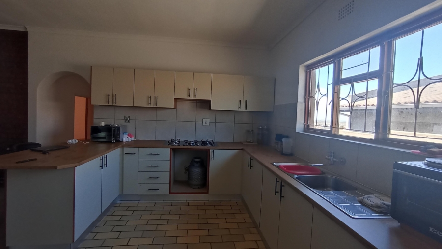 3 Bedroom Property for Sale in Louwville Western Cape